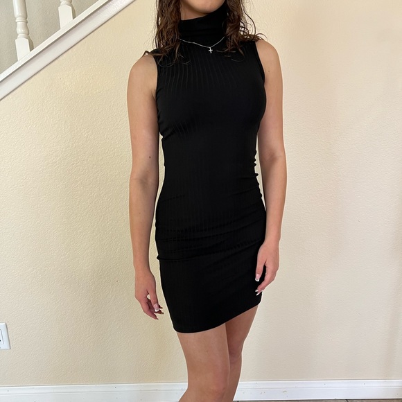 Black Ribbed Turtle Neck Sleeveless Midi Dress - Picture 12 of 13